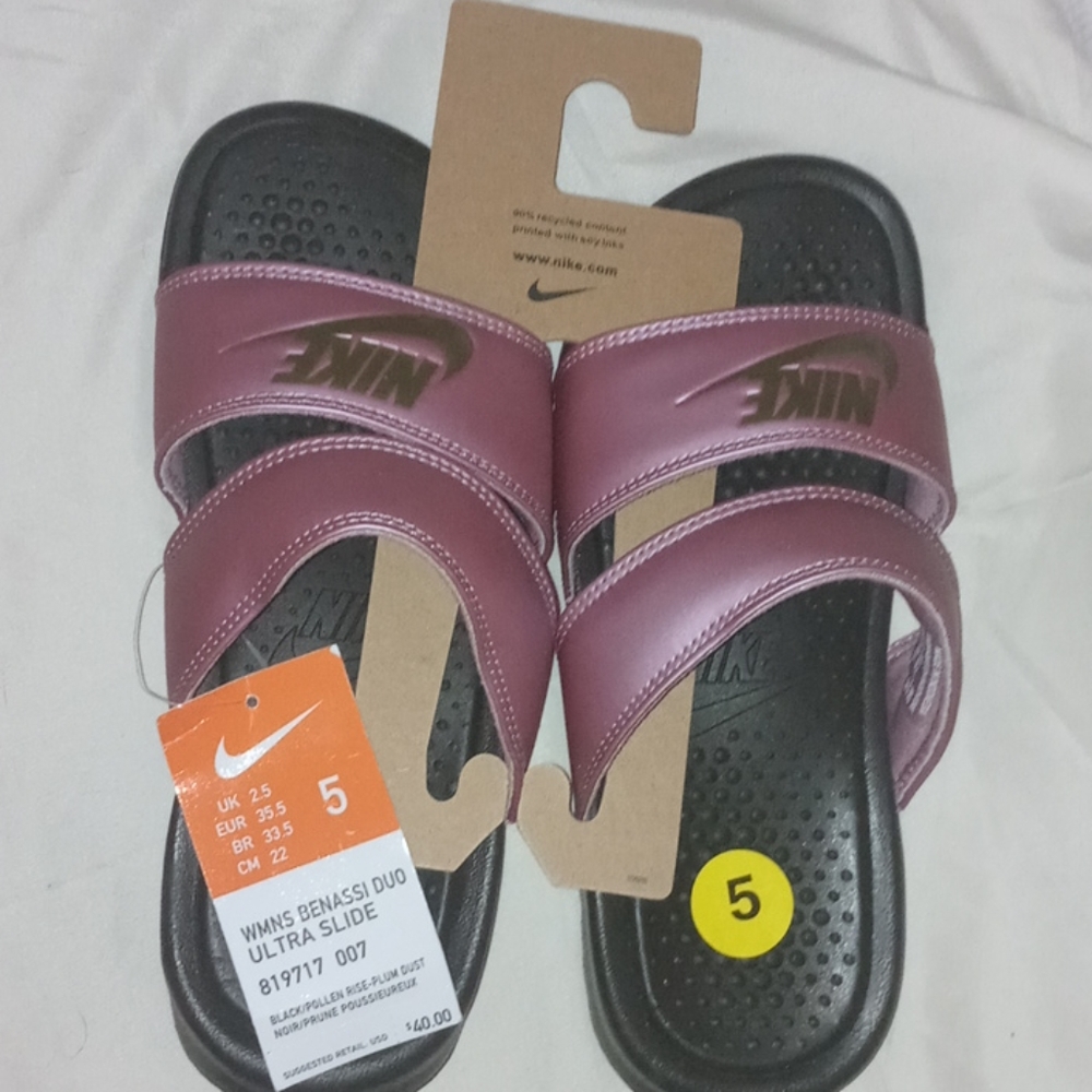 SOLD!! Nike Woman's Benassi Slides - Picture 1 of 4